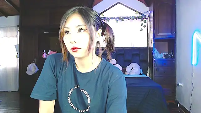 Snapshot of Shisuku_Sophi chatting on 12, 10, 2025 Shisuku Sophi online show from 12, 10, 2025