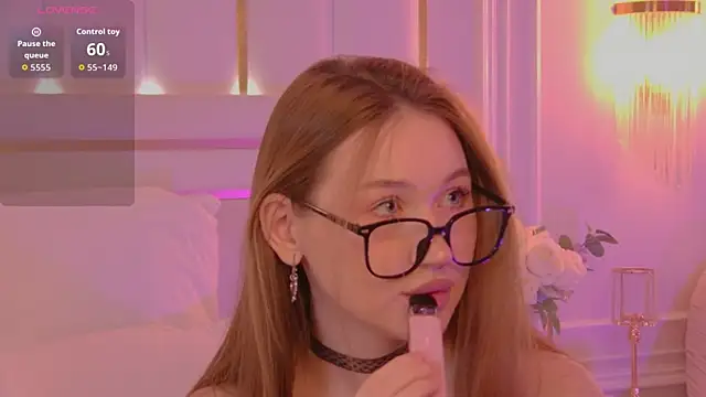 Snapshot of NancySmitts chatting on 25, 10, 2025 NancySmitts online show from 25, 10, 2025