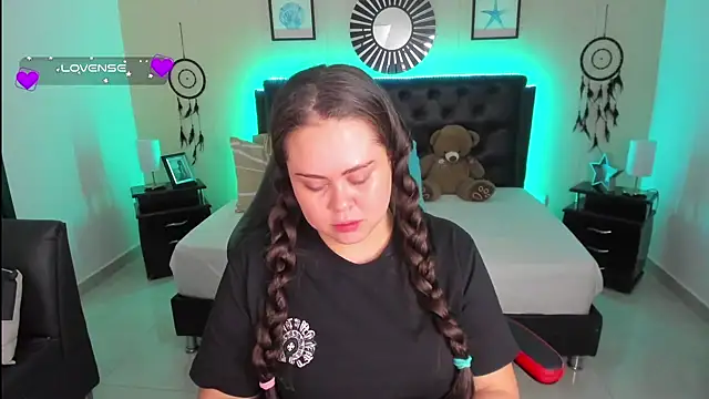 LolaVillalobos online show from 13, 9, 2025