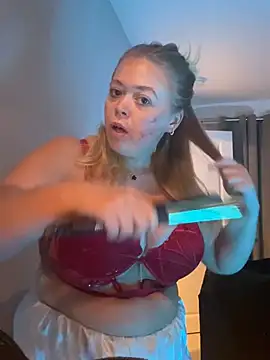 KaylaTrudi online show from 2, 2, 2026