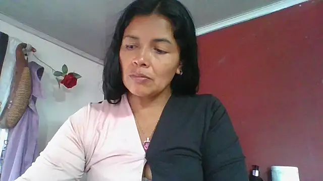 Snapshot of DianaOchoa_ chatting on 27, 4, 2026 DianaOchoa online show from 27, 4, 2026