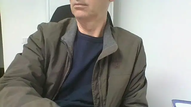 Snapshot of Sensor2000 chatting on 6, 5, 2026 Sensor2000 online show from 6, 5, 2026