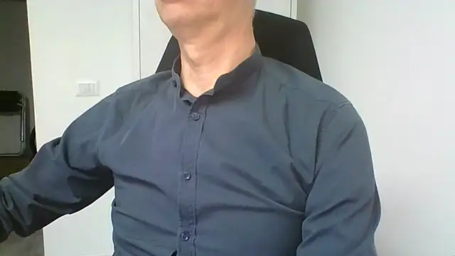Snapshot of Sensor2000 chatting on 20, 5, 2026 Sensor2000 online show from 20, 5, 2026