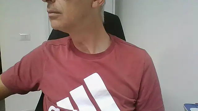 Snapshot of Sensor2000 chatting on 4, 6, 2026 Sensor2000 online show from 4, 6, 2026