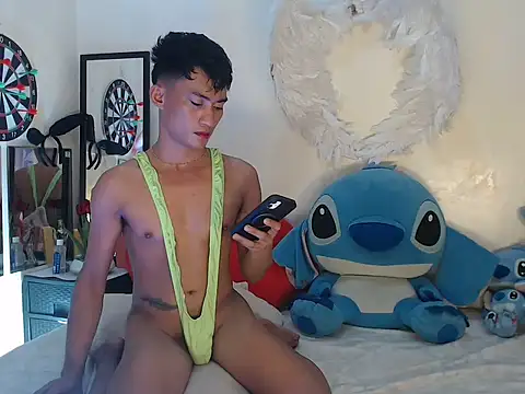 Snapshot of good_boy_in_bed chatting on 23, 10, 2025 good boy in bed online show from 23, 10, 2025