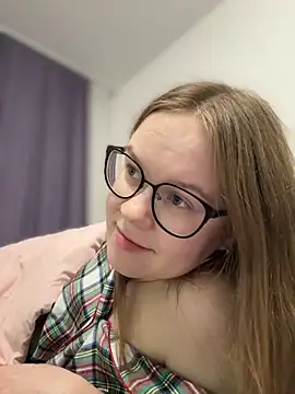 Snapshot of _CherryBloom_ chatting on 30, 9, 2025 CherryBloom online show from 30, 9, 2025