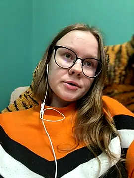 Snapshot of _CherryBloom_ chatting on 7, 10, 2025 CherryBloom online show from 7, 10, 2025