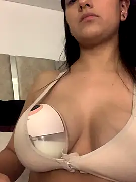 Snapshot of CamiJone chatting on 24, 11, 2025 CamiJone online show from 24, 11, 2025