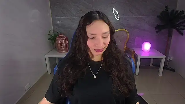 Snapshot of evageline_s chatting on 9, 9, 2025 evageline s online show from 9, 9, 2025