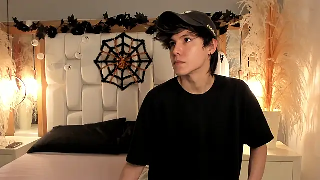 Daphne And Roger online show from 17, 10, 2025