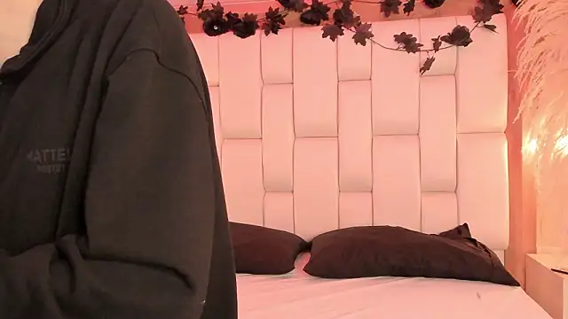 Snapshot of Daphne_And_Roger chatting on 2, 2, 2026 Daphne And Roger online show from 2, 2, 2026