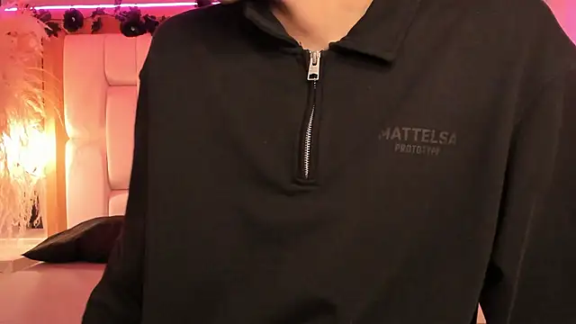 Snapshot of Daphne_And_Roger chatting on 5, 2, 2026 Daphne And Roger online show from 5, 2, 2026