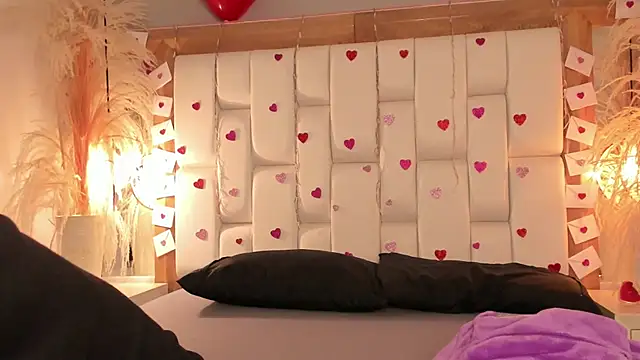 Snapshot of Daphne_And_Roger chatting on 16, 2, 2026 Daphne And Roger online show from 16, 2, 2026