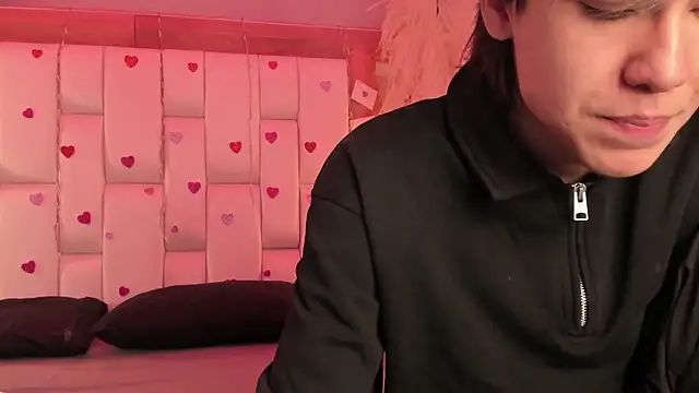 Snapshot of Daphne_And_Roger chatting on 18, 2, 2026 Daphne And Roger online show from 18, 2, 2026