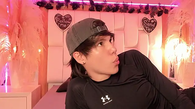 Snapshot of Daphne_And_Roger chatting on 2, 3, 2026 Daphne And Roger online show from 2, 3, 2026