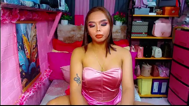 Snapshot of MoniqueCeleste chatting on 12, 10, 2025 MoniqueCeleste online show from 12, 10, 2025