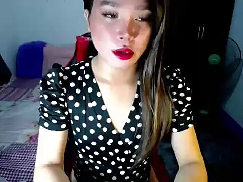 Urassiansweetcummer online show from 22, 10, 2025