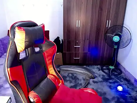 Urassiansweetcummer online show from 20, 4, 2026