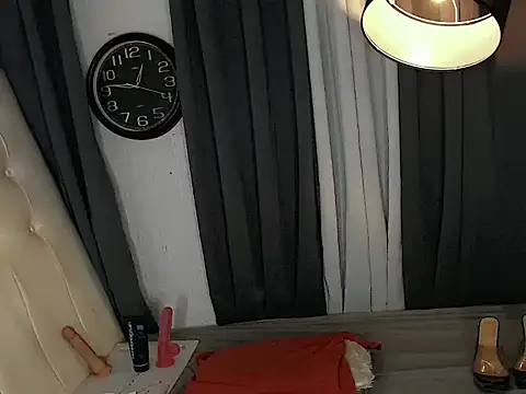 Foxxy Barbie online show from 6, 4, 2026