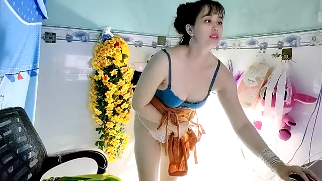 emgaixinhngoan online show from 2, 10, 2025