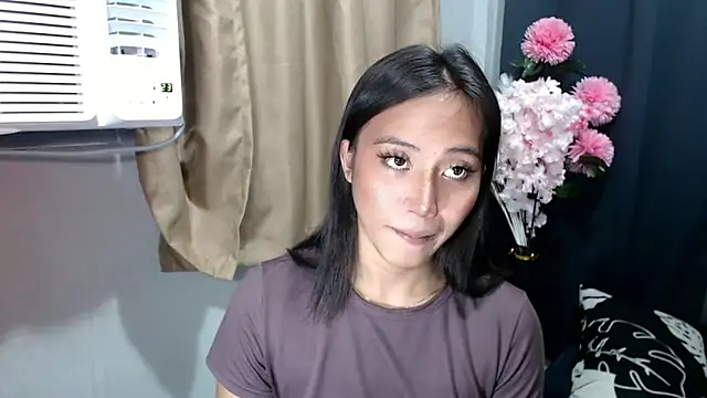 Snapshot of sweetiie_caren chatting on 1, 10, 2025 sweetiie caren online show from 1, 10, 2025