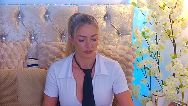 Izabellle02 online show from 4, 6, 2026