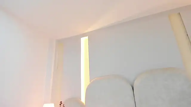 SalomeeBell online show from 10, 10, 2025