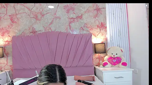 Wonderkloe  online show from 10, 4, 2026