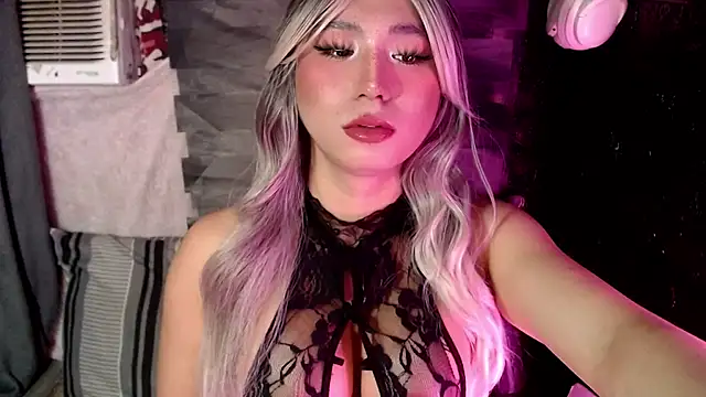 UrhotlucyTS online show from 11, 10, 2025