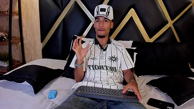 Thiagoferreti online show from 7, 1, 2026