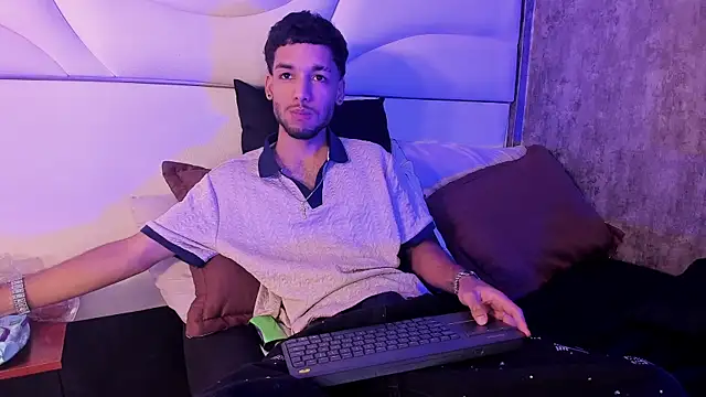 Snapshot of Thiagoferreti chatting on 5, 5, 2026 Thiagoferreti online show from 5, 5, 2026