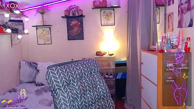 izabella moore online show from 13, 1, 2026