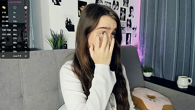 Snapshot of lovelyalivia chatting on 19, 10, 2025 lovelyalivia online show from 19, 10, 2025