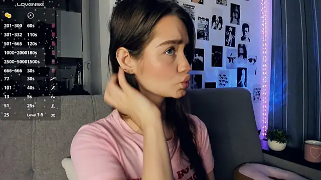 Snapshot of lovelyalivia chatting on 5, 12, 2025 lovelyalivia online show from 5, 12, 2025