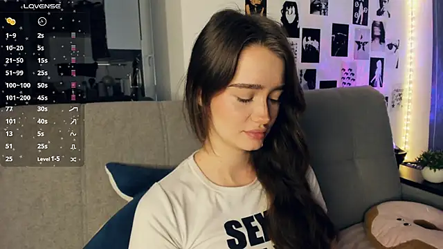 Snapshot of lovelyalivia chatting on 17, 12, 2025 lovelyalivia online show from 17, 12, 2025