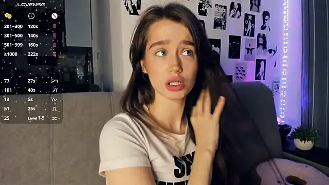 Snapshot of lovelyalivia chatting on 22, 12, 2025 lovelyalivia online show from 22, 12, 2025