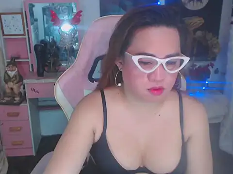 Snapshot of UrMistressDolly chatting on 12, 10, 2025 UrMistressDolly online show from 12, 10, 2025