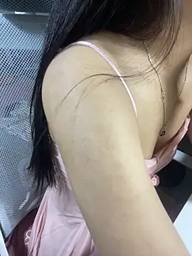 Snapshot of Mina048 chatting on 12, 9, 2025 Mina048 online show from 12, 9, 2025