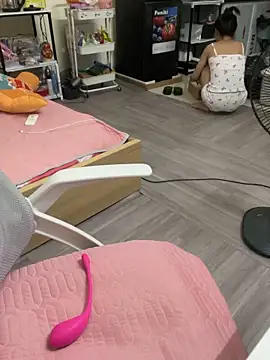 Snapshot of Mina048 chatting on 28, 9, 2025 Mina048 online show from 28, 9, 2025