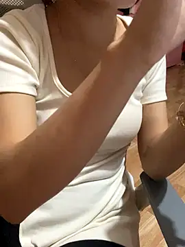 Snapshot of Mina048 chatting on 4, 10, 2025 Mina048 online show from 4, 10, 2025