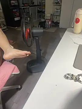 Snapshot of Mina048 chatting on 8, 10, 2025 Mina048 online show from 8, 10, 2025