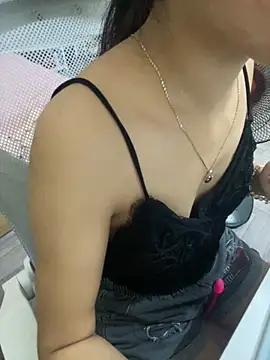 Snapshot of Mina048 chatting on 13, 10, 2025 Mina048 online show from 13, 10, 2025