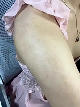 Snapshot of Mina048 chatting on 13, 10, 2025 Mina048 online show from 13, 10, 2025