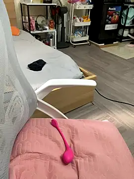 Snapshot of Mina048 chatting on 28, 11, 2025 Mina048 online show from 28, 11, 2025