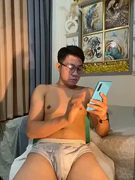 Snapshot of xshyboyx chatting on 12, 9, 2025 xshyboyx online show from 12, 9, 2025