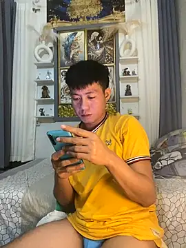 Snapshot of xshyboyx chatting on 1, 10, 2025 xshyboyx online show from 1, 10, 2025