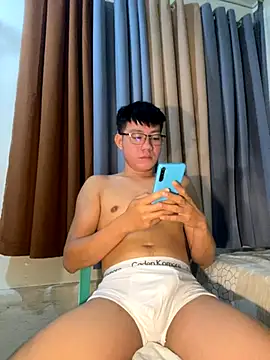 Snapshot of xshyboyx chatting on 3, 10, 2025 xshyboyx online show from 3, 10, 2025