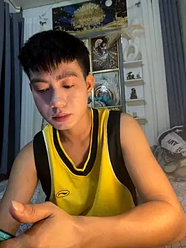 Snapshot of xshyboyx chatting on 4, 10, 2025 xshyboyx online show from 4, 10, 2025