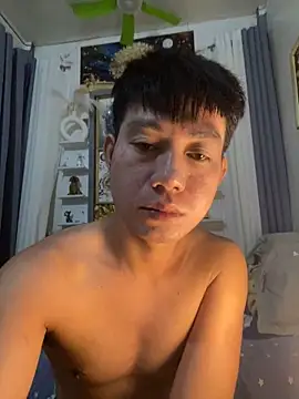 Snapshot of xshyboyx chatting on 8, 10, 2025 xshyboyx online show from 8, 10, 2025