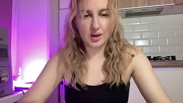 Snapshot of Kadayy1 chatting on 4, 10, 2025 Kadayy1 online show from 4, 10, 2025